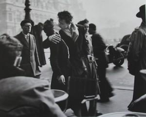 doisneau-le-baiser-de-l_hotel-de-ville400