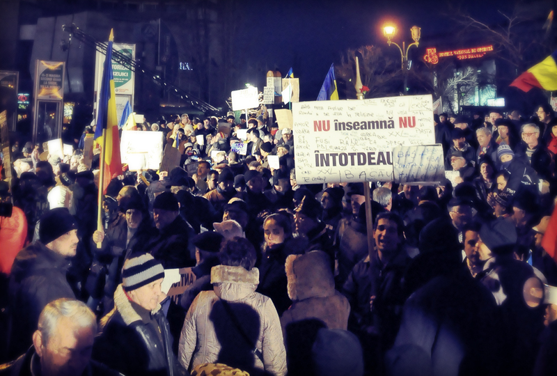 pancarte proteste piata universitatii